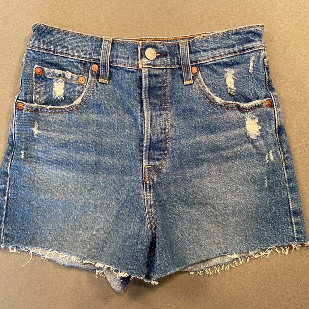 Levi’s Blue Denim distressed‎ Rib Cage Shorts, Button Fly, size 26